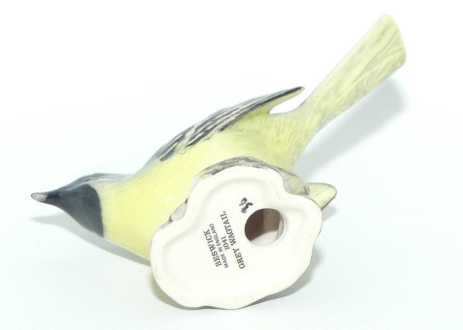 #1041B Beswick Grey Wagtail | Head Up | Gloss