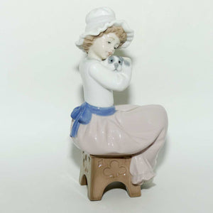 Nao by Lladro figure A Big Hug #1049