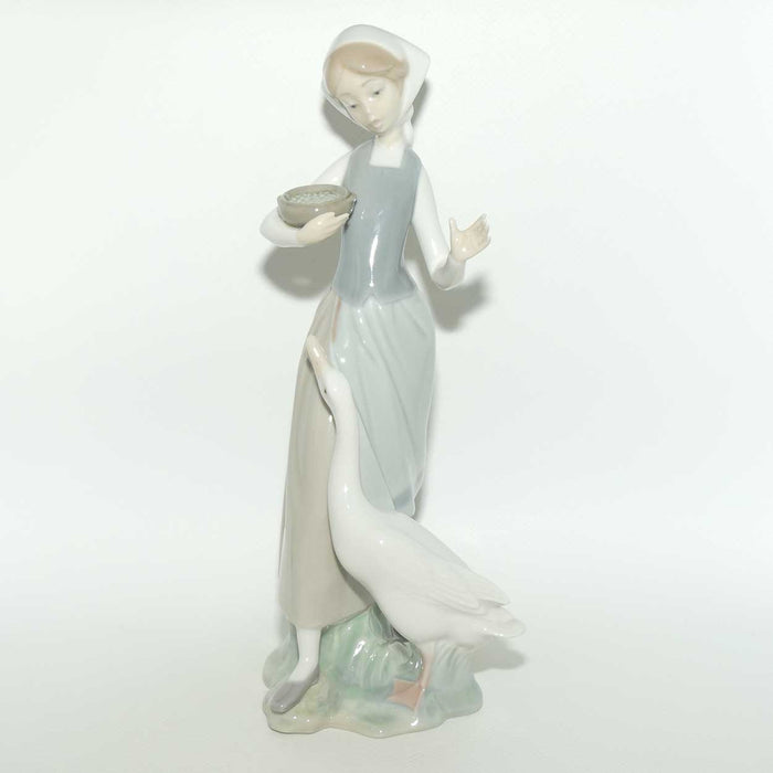 Lladro figure Girl with Duck | #1052 | with Box