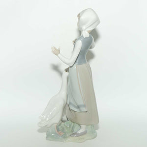 Lladro figure Girl with Duck | #1052 | with Box