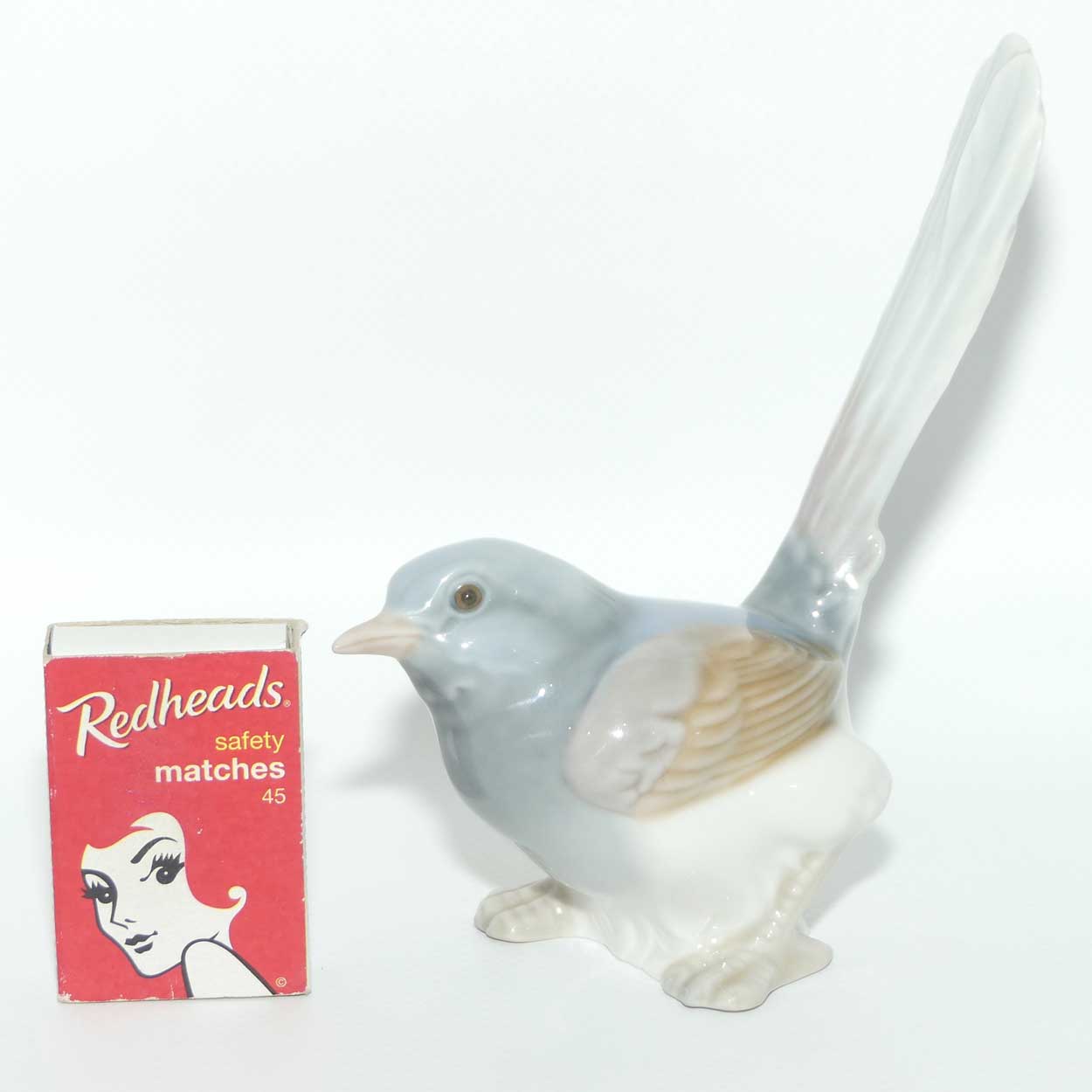 Lladro figure Bird with Long Tail | Robin | Gloss | #1054 | #2