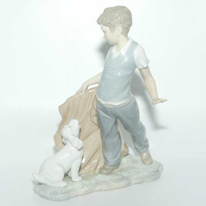 Nao by Lladro figure Fighting the Dog #0161