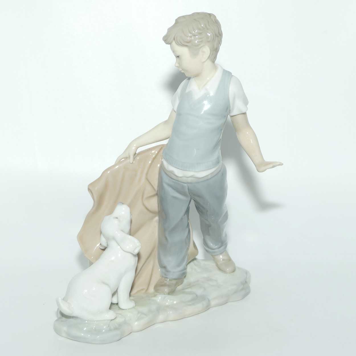 Nao by Lladro figure Fighting the Dog #0161
