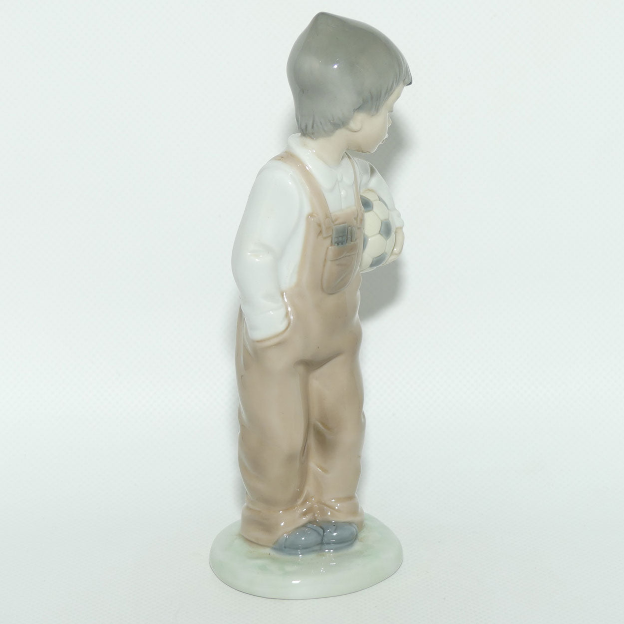 Nao by Lladro figure Wanna Play | #1068