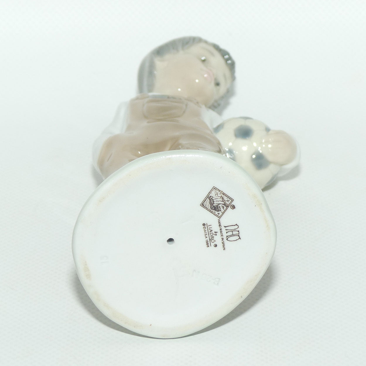 Nao by Lladro figure Wanna Play | #1068