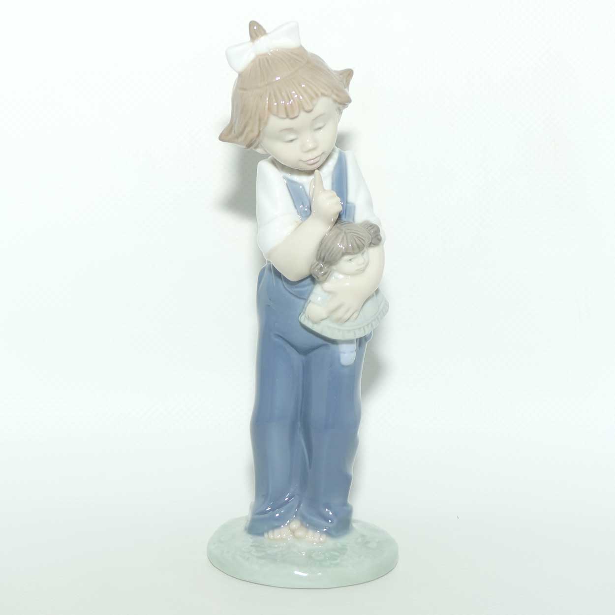 Nao by Lladro figure Hush #1069