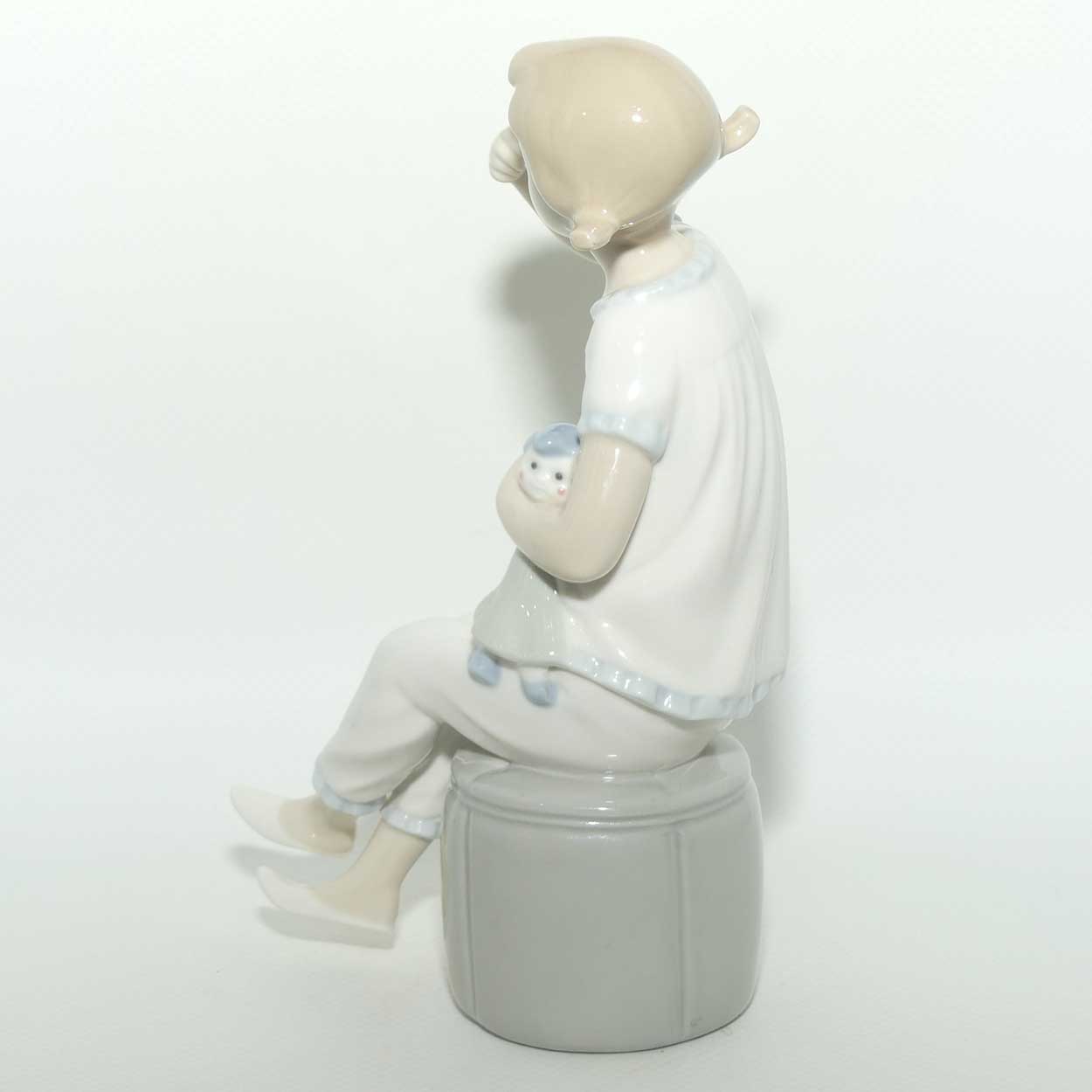Lladro figure Girl with Doll | Putting on Lipstick #1083
