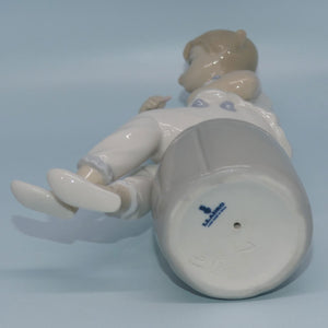 lladro-figure-girl-with-doll-putting-on-lipstick-1083