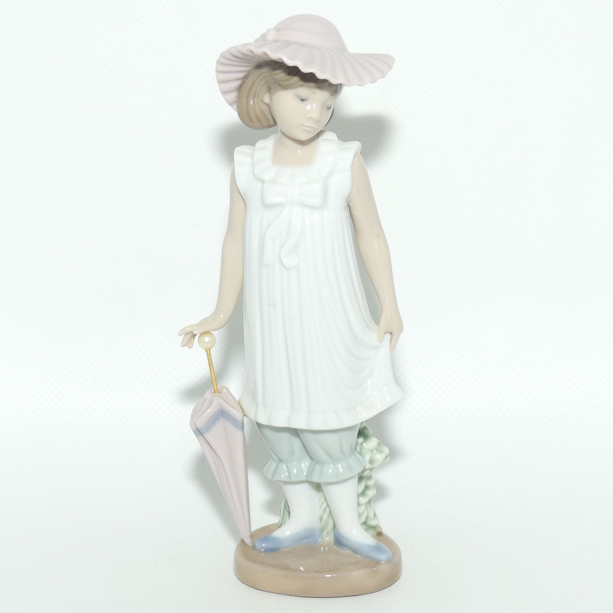 Nao by Lladro figure April Showers | #1126