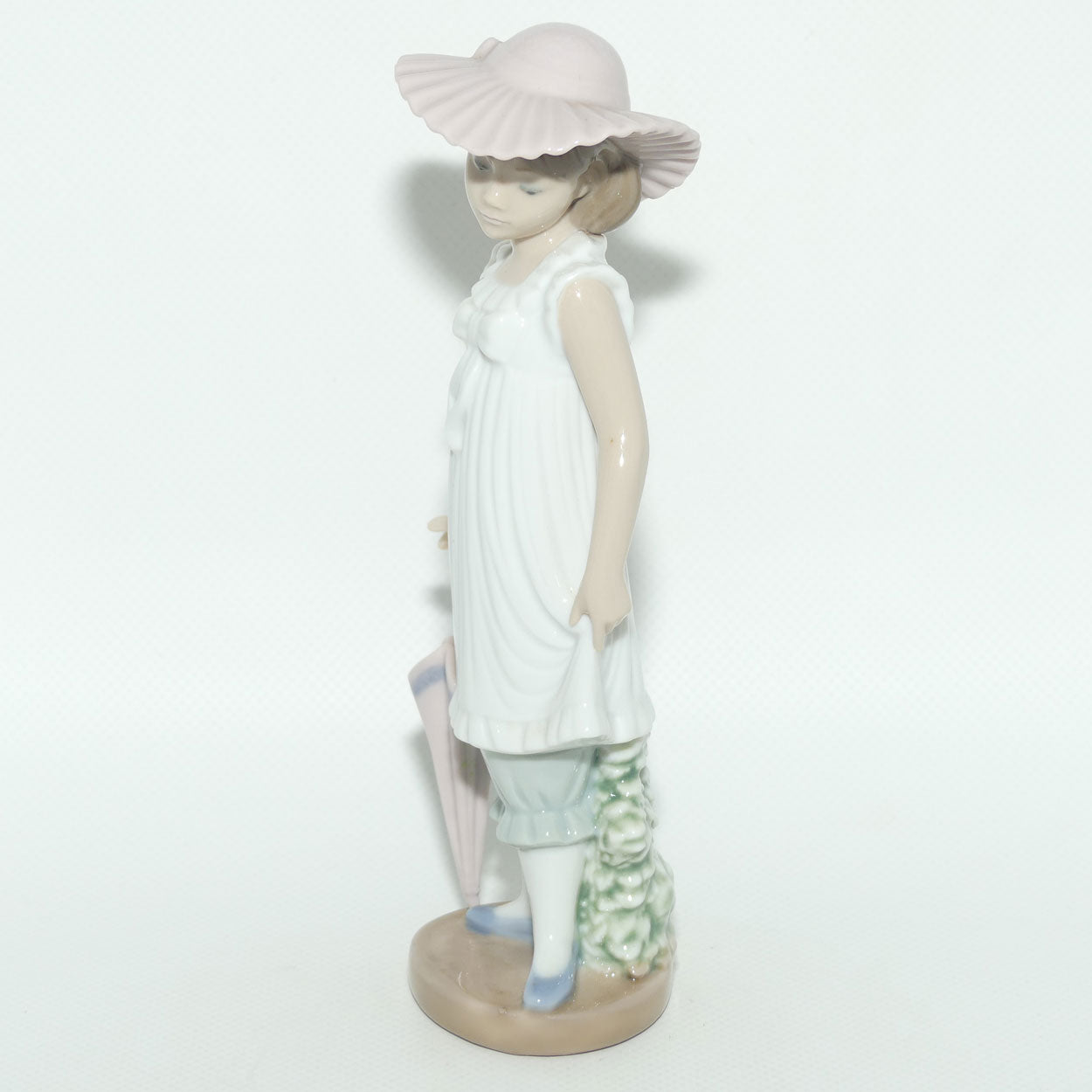 Nao by Lladro figure April Showers | #1126