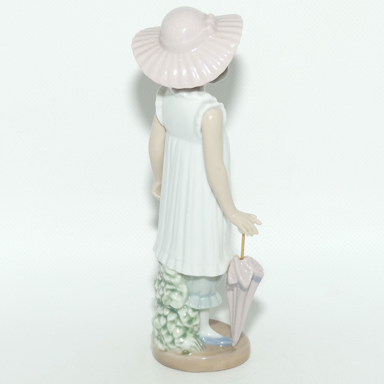 Nao by Lladro figure April Showers | #1126