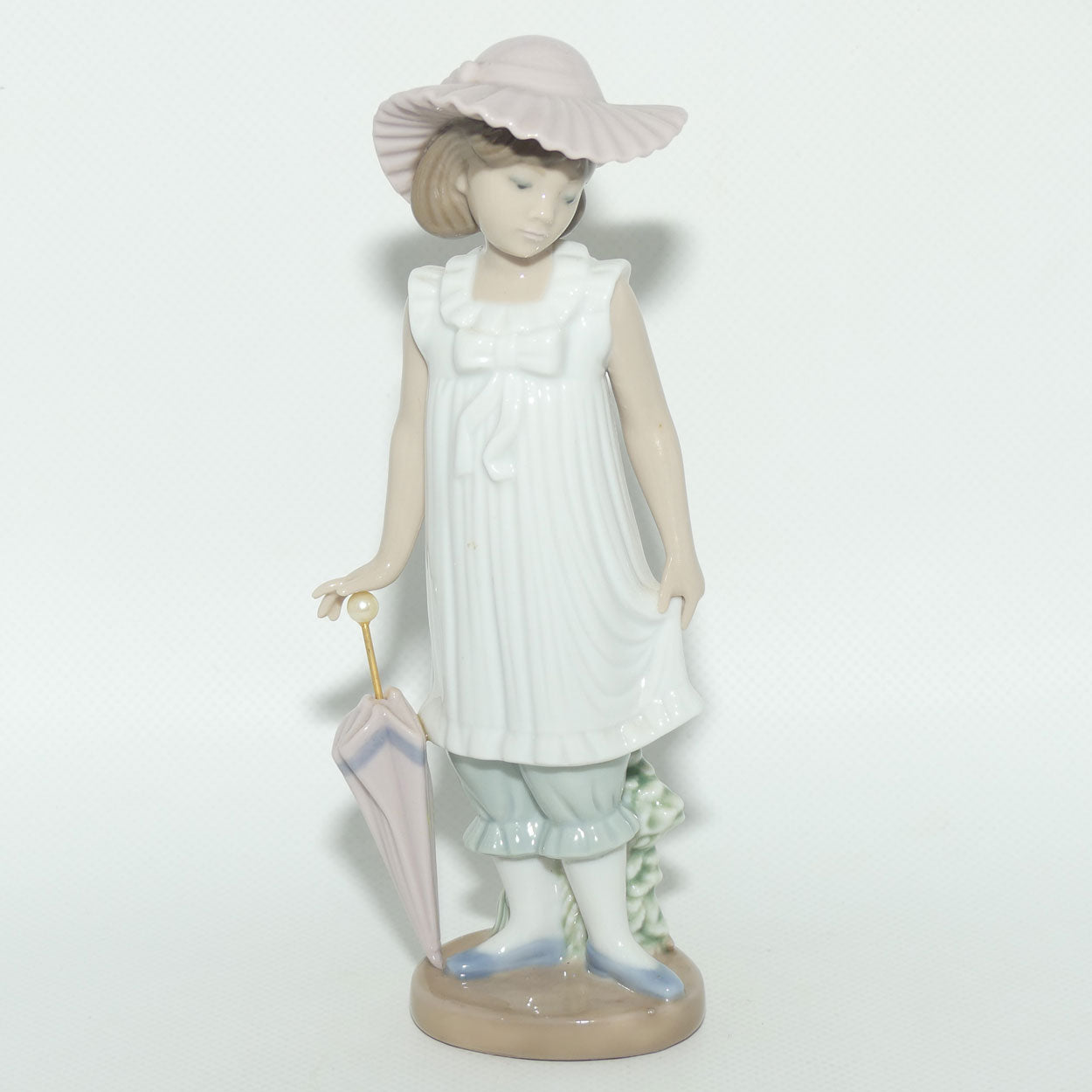 Nao by Lladro figure April Showers | #1126