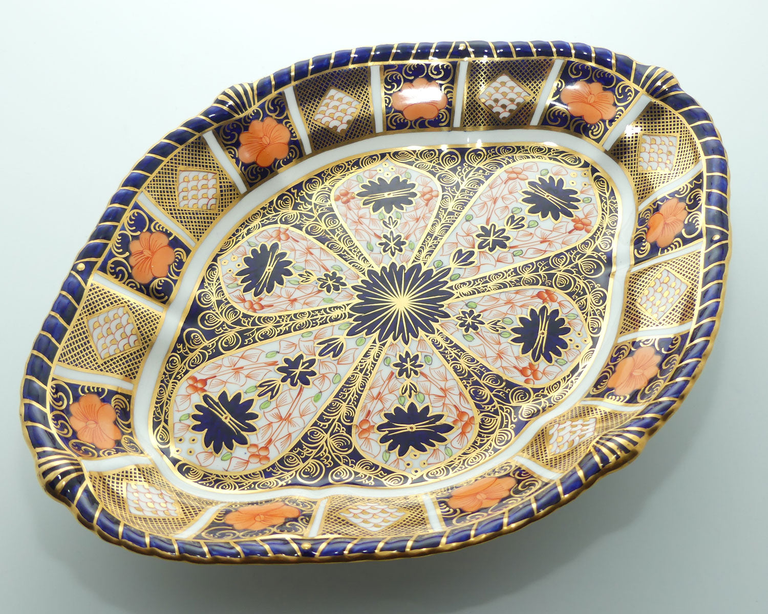 Royal Crown Derby Old Imari 1126 quatrefoil dish with rope twist border | c.1933
