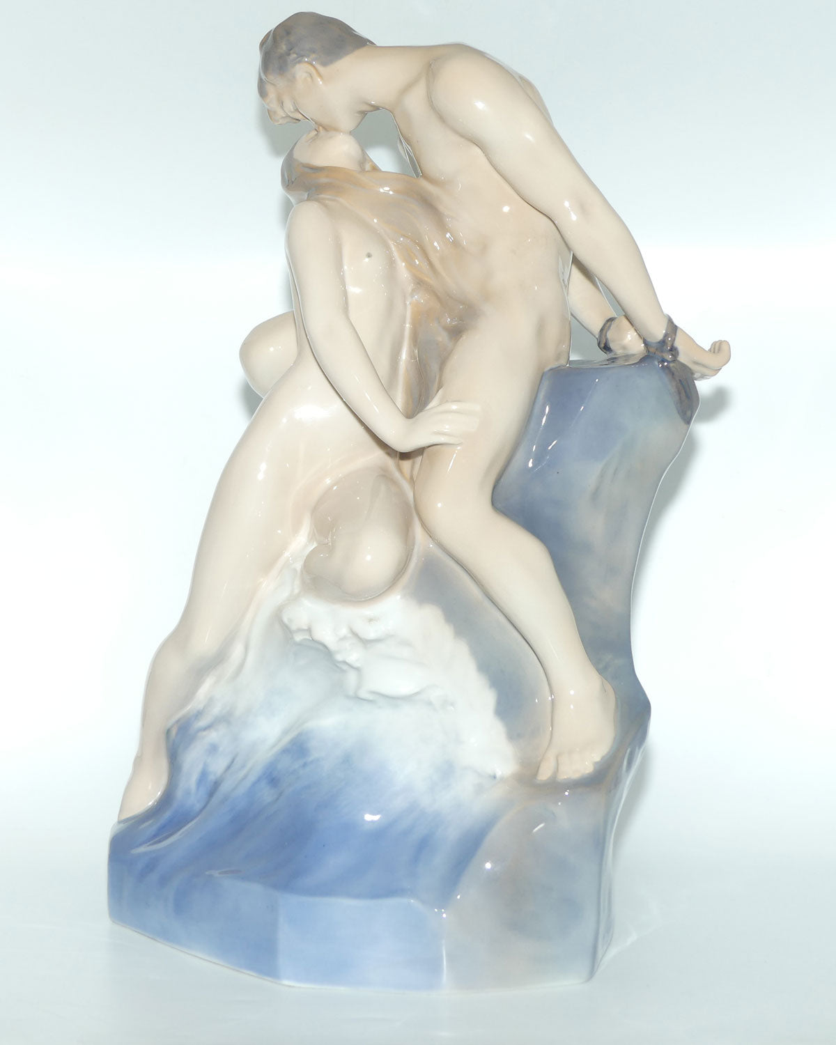 Royal Copenhagen figure 1132 | The Wave and the Rock