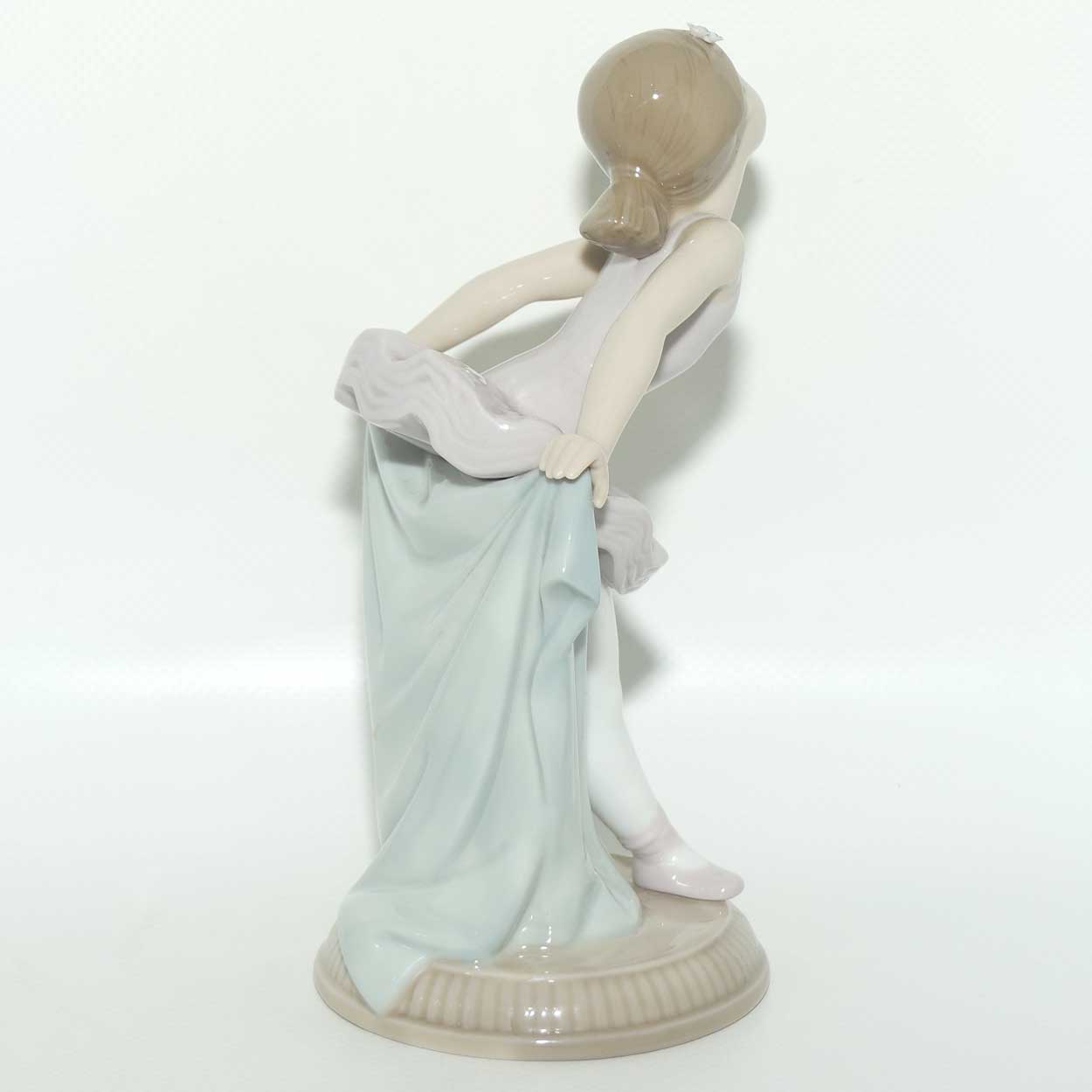 Nao by Lladro figure My Recital #1151