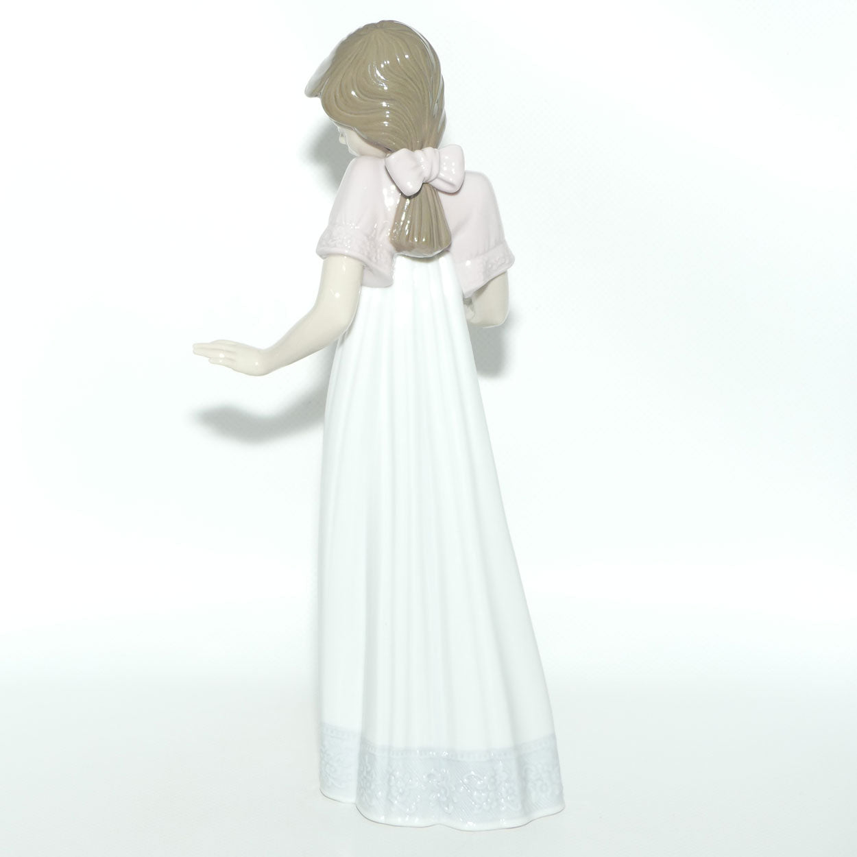 Nao by Lladro figure To Light the Way | Girl with Candle | #1155 | boxed
