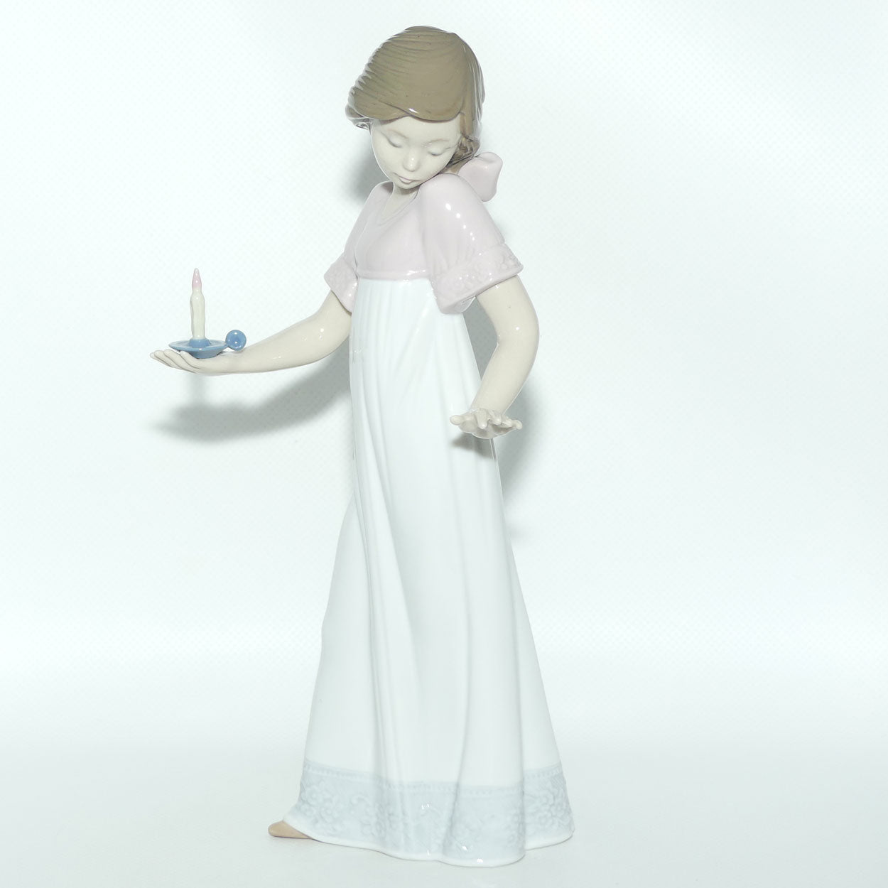 Nao by Lladro figure To Light the Way | Girl with Candle | #1155 | boxed