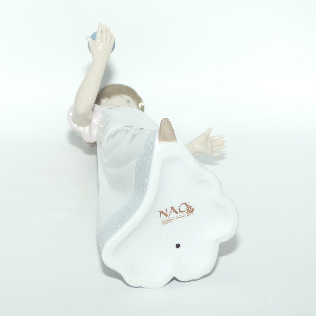 Nao by Lladro figure To Light the Way | Girl with Candle | #1155 | boxed