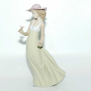 Nao by Lladro figure Gentle Breeze #1158