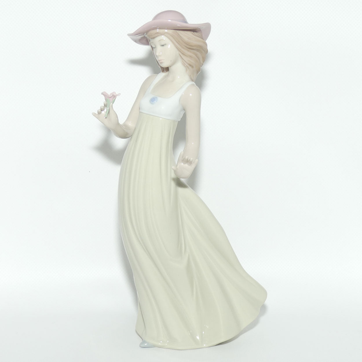Nao by Lladro figure Gentle Breeze | #1158 | boxed
