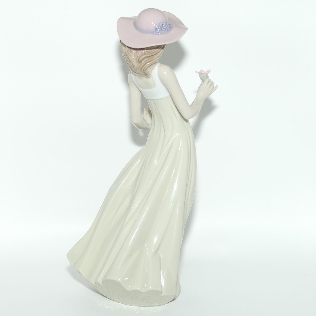 Nao by Lladro figure Gentle Breeze | #1158 | boxed