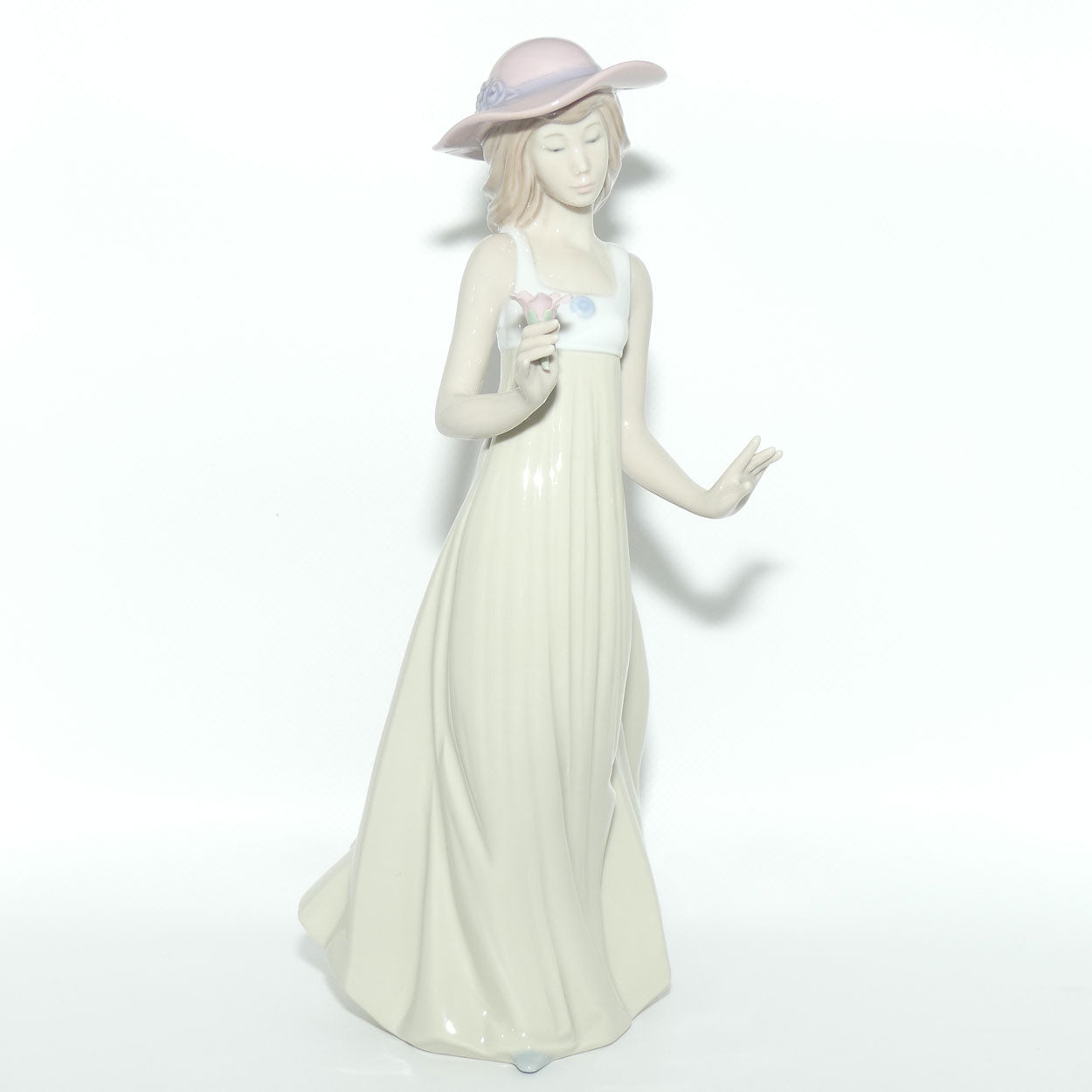 Nao by Lladro figure Gentle Breeze | #1158 | boxed