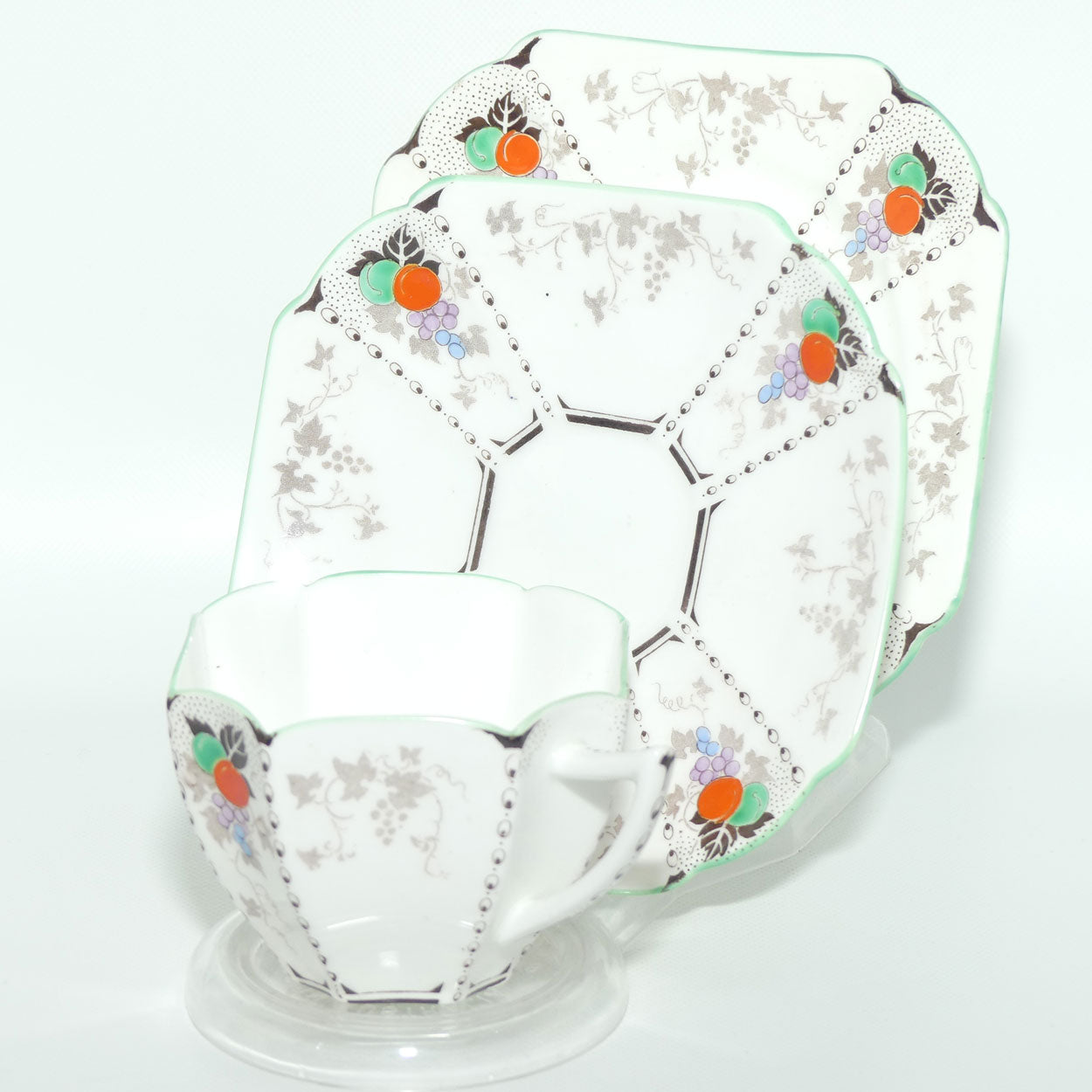 11730_peaches_grapes_1a