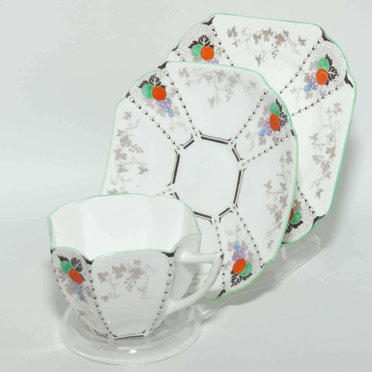 11730_peaches_grapes_1a