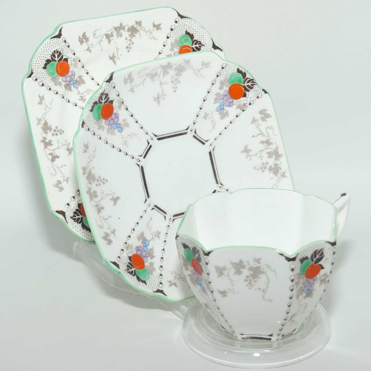 11730_peaches_grapes_1a