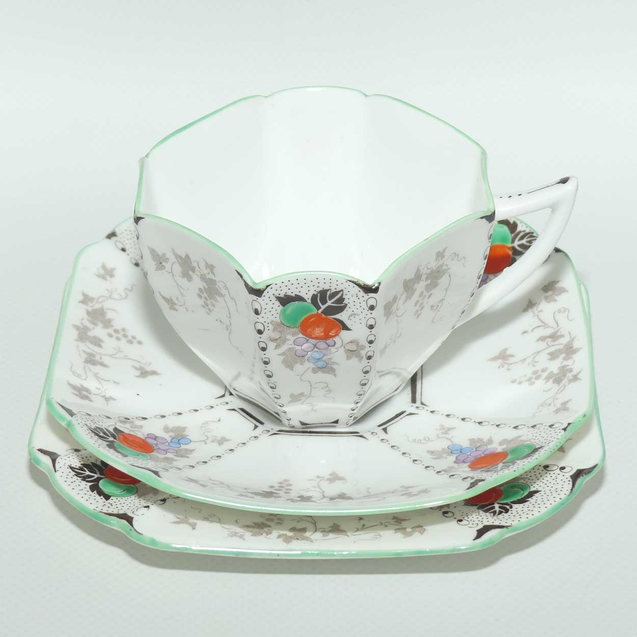 11730_peaches_grapes_1a