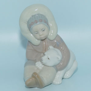 Lladro figure Eskimo | Lladro #01001195