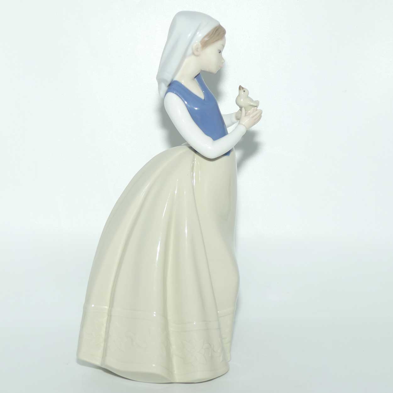 Nao by Lladro figure Feathered Friend #1264