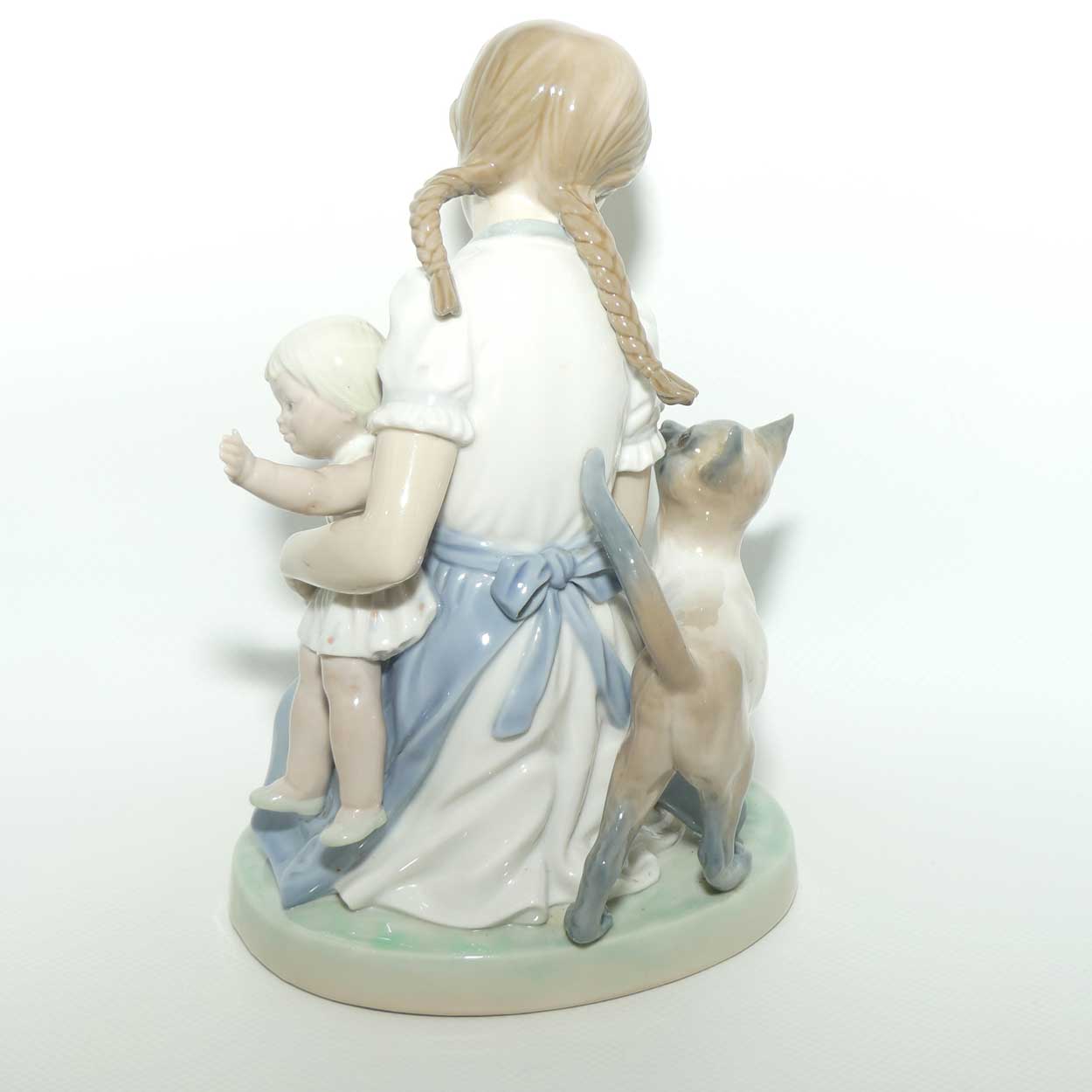 Lladro figure Childs Play #1280