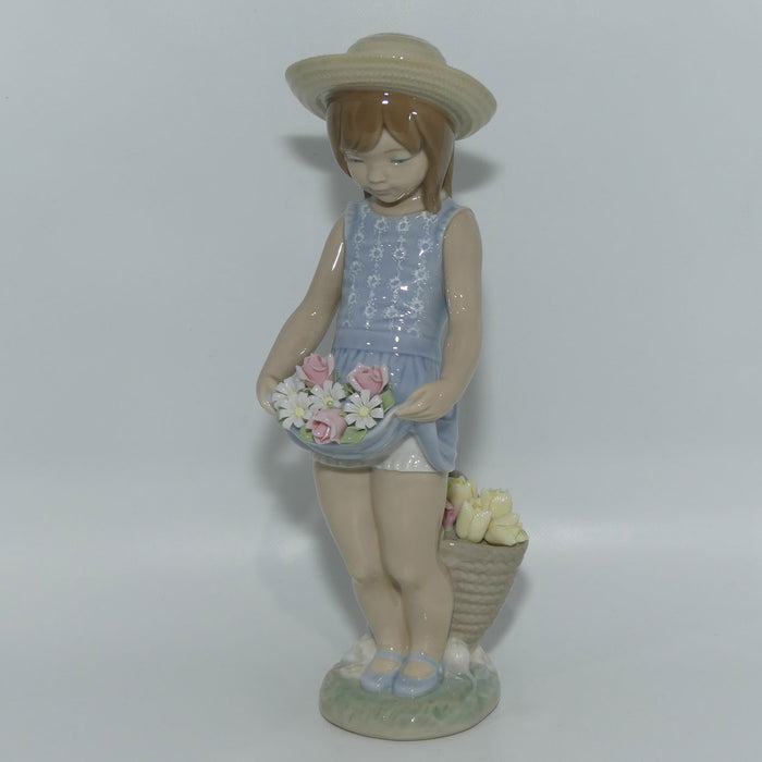 Lladro figure My Flowers | Flowers on the Lap #1284