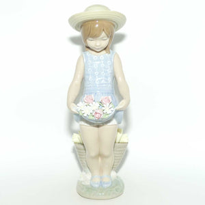 Lladro figure My Flowers | Flowers on the Lap #1284