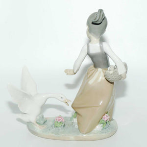 Lladro figure Aggressive Goose #1288