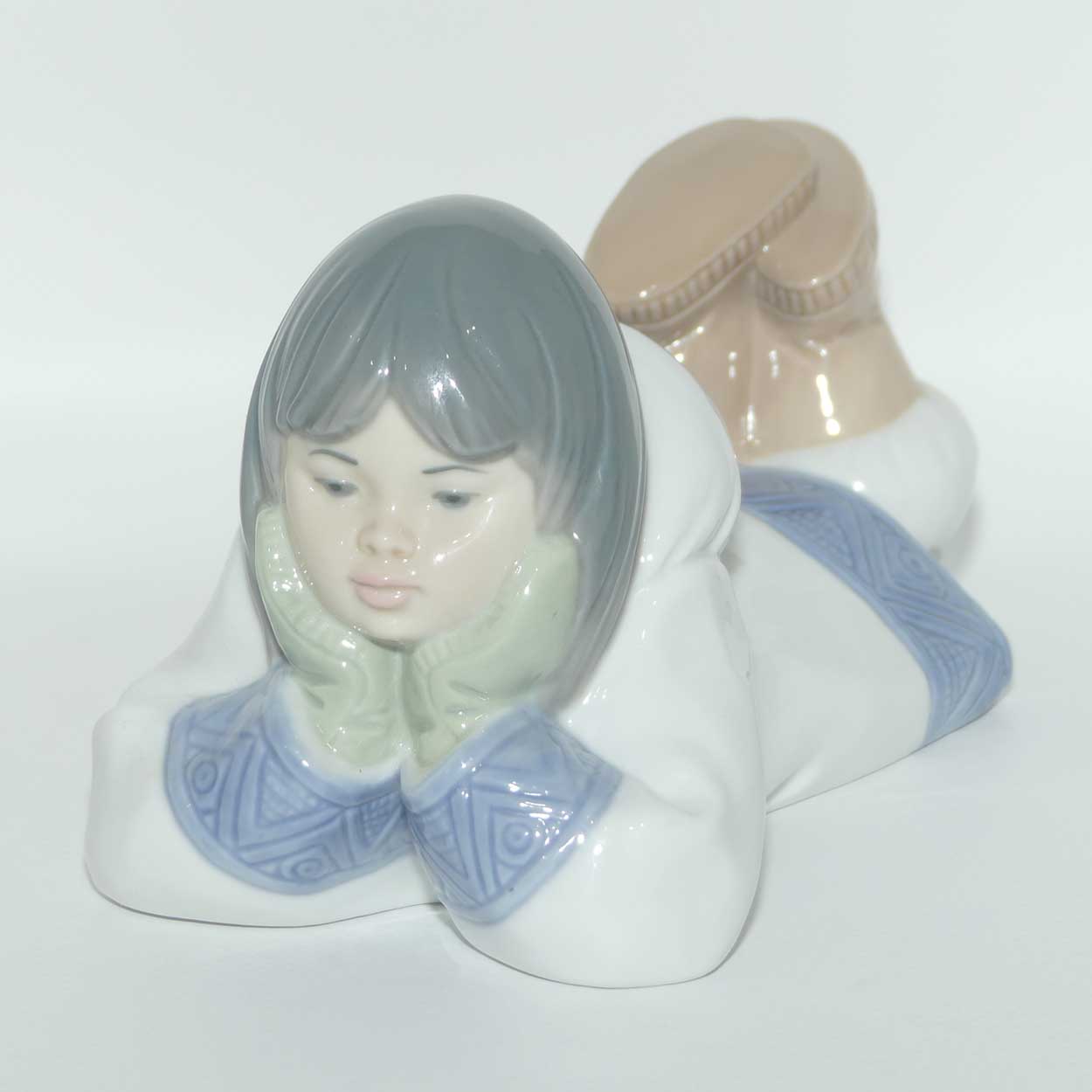 Nao by Lladro figure Dreaming on Ice | #1298 | Gloss