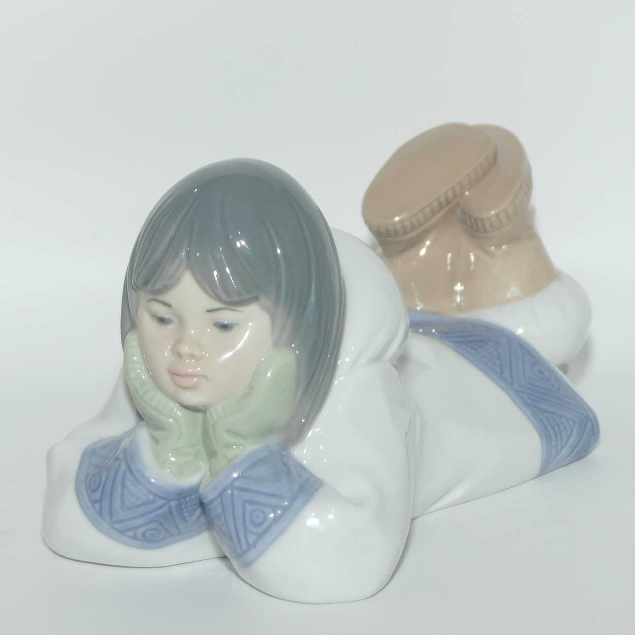 Nao by Lladro figure Dreaming on Ice | #1298 | Gloss