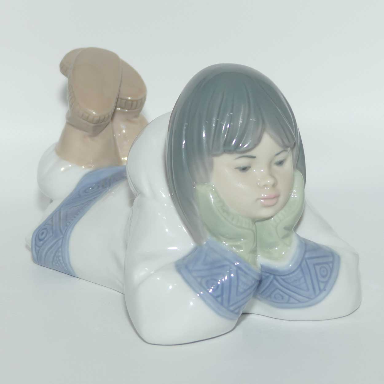 Nao by Lladro figure Dreaming on Ice | #1298 | Gloss