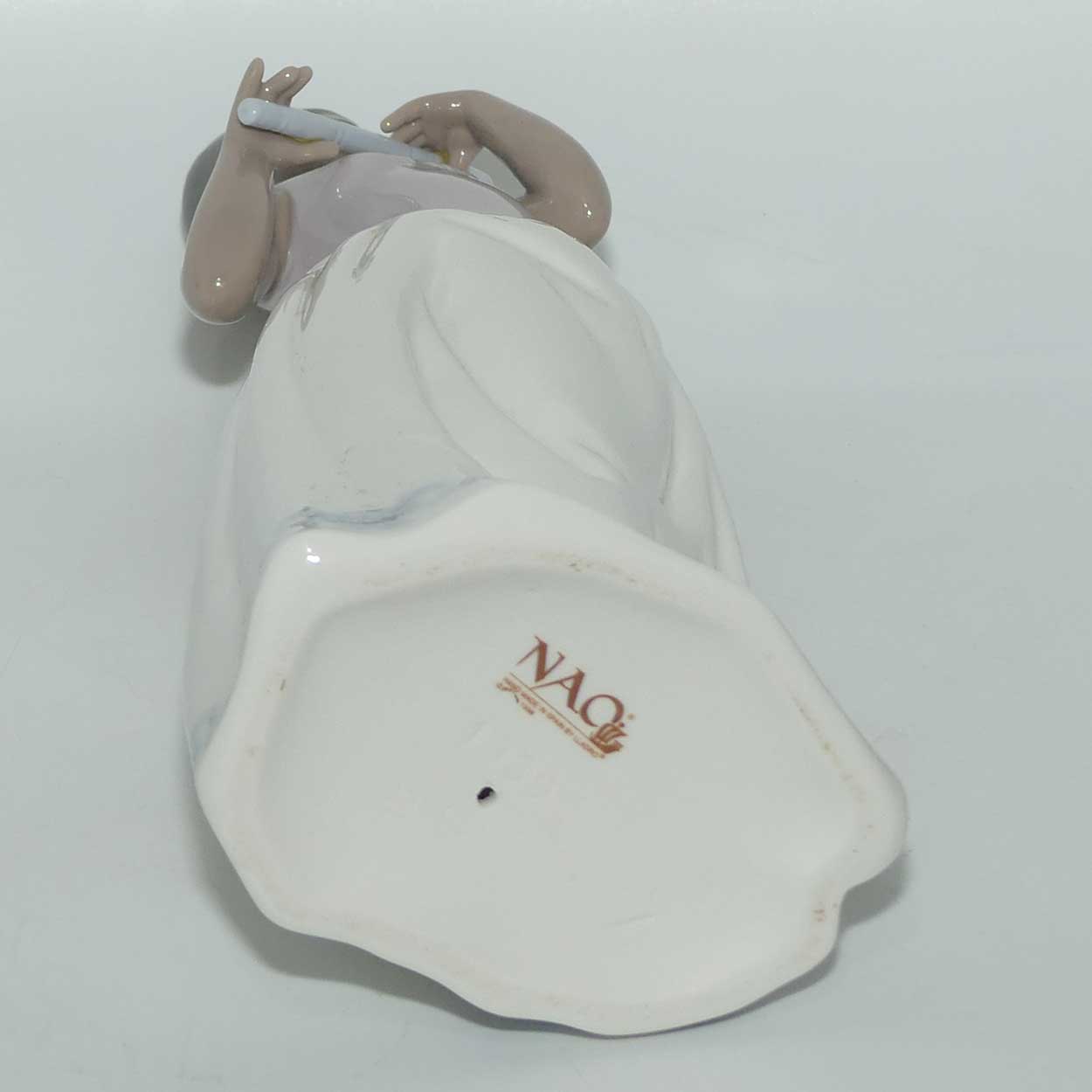 Nao by Lladro figure Notes on the Wind #1339