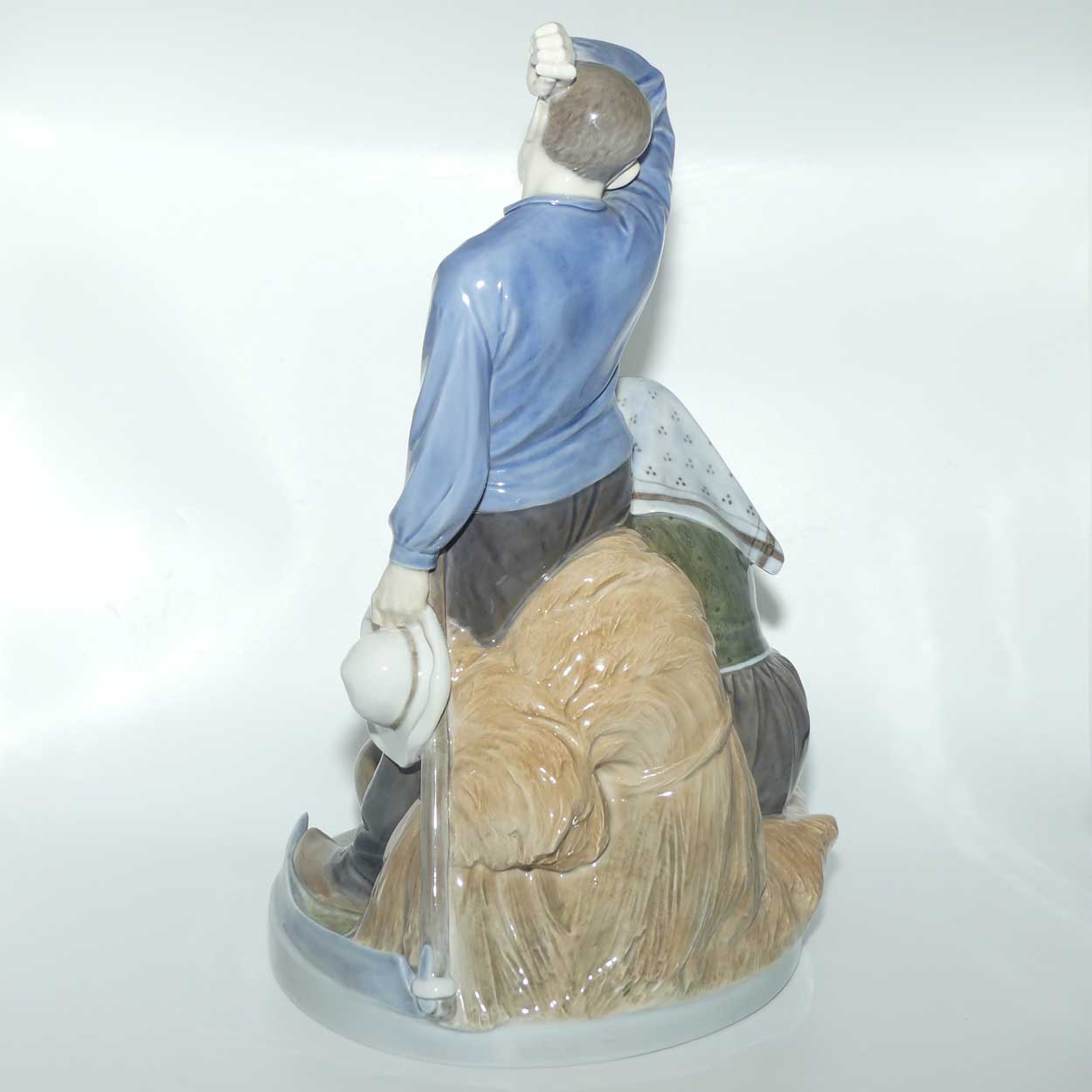 Royal Copenhagen figure 1352 | Taking a Rest from Harvest