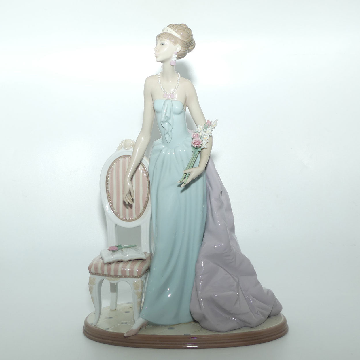 Lladro figure A Lady of Taste | #1495