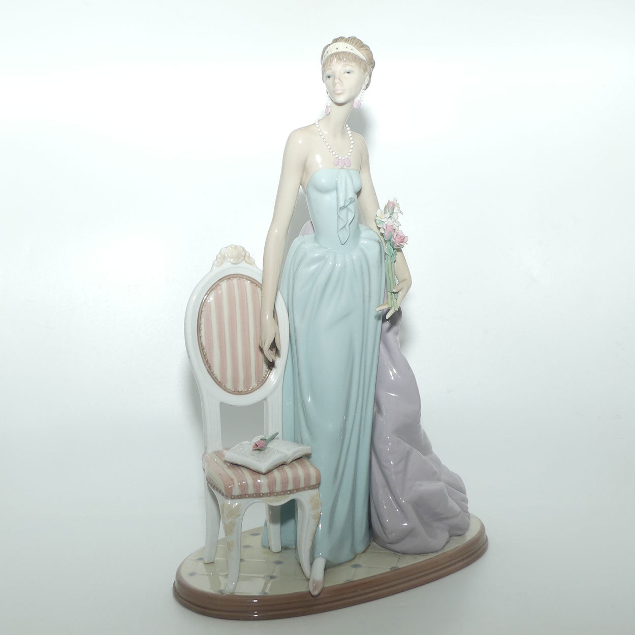 Lladro figure A Lady of Taste | #1495