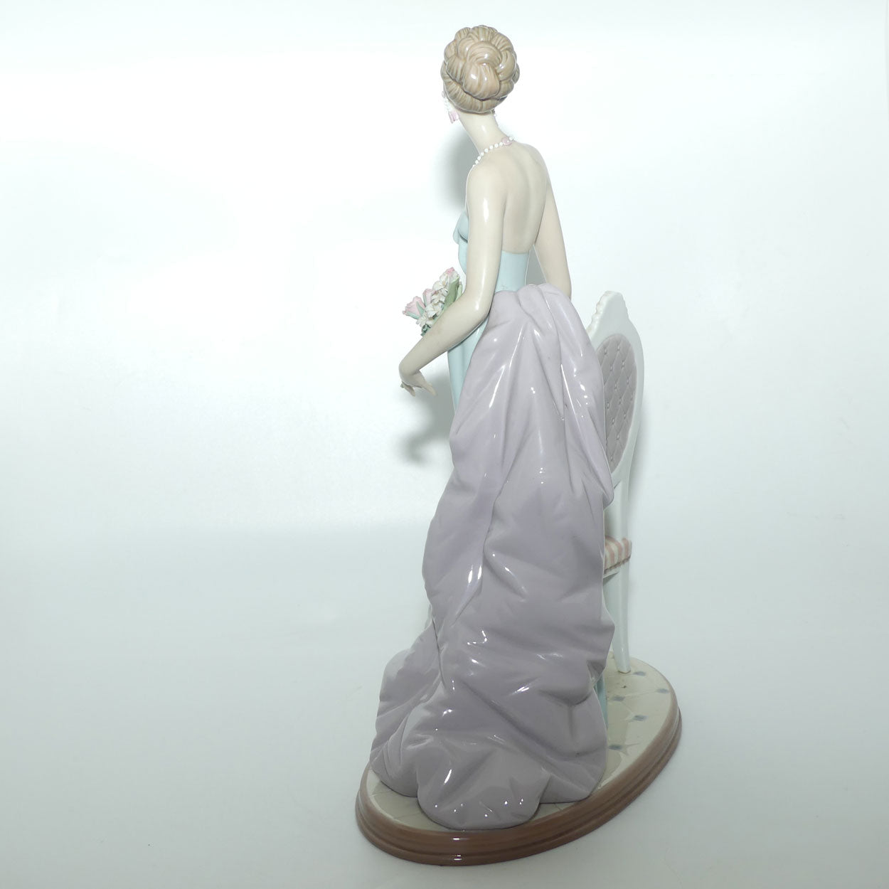 Lladro figure A Lady of Taste | #1495