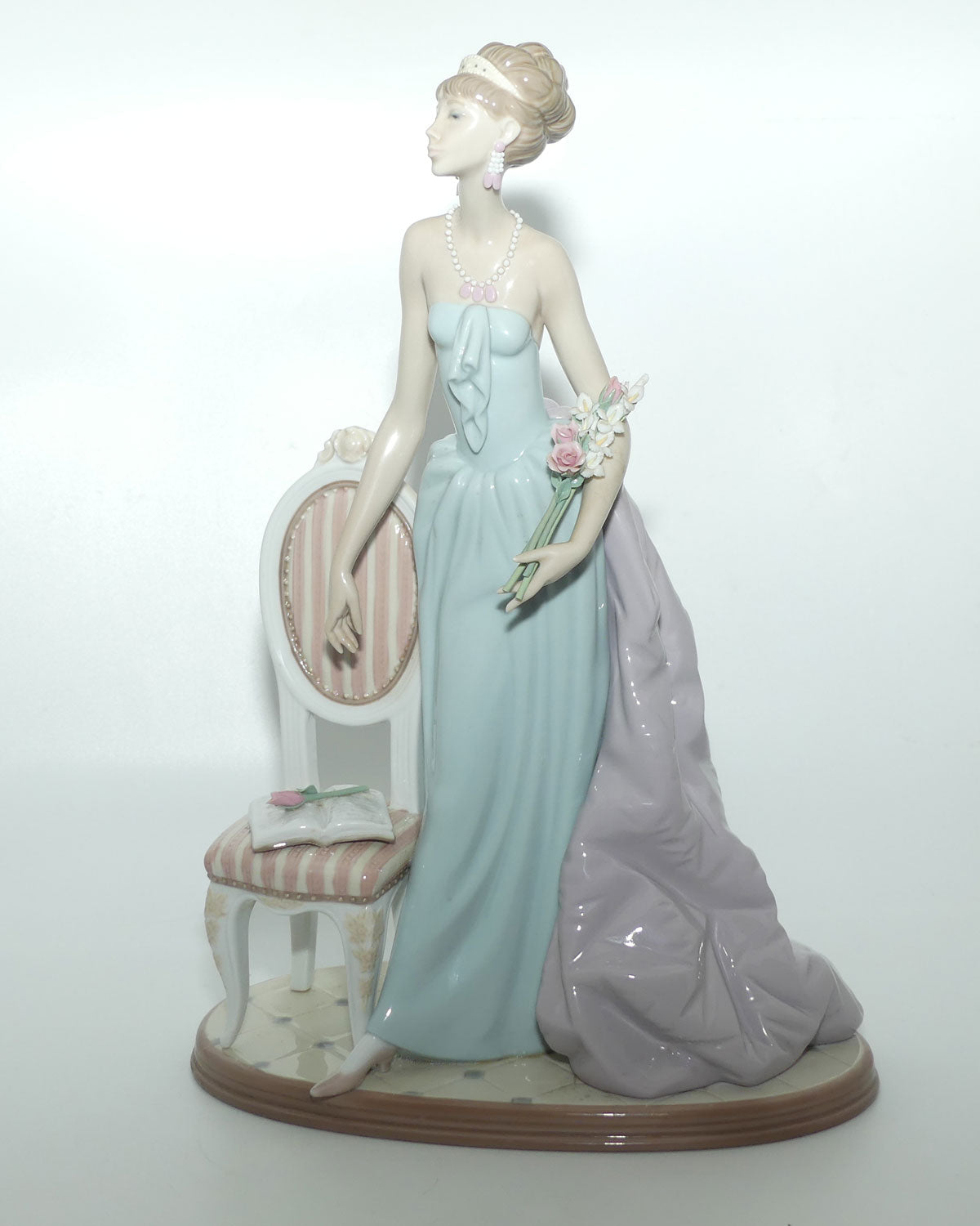 Lladro figure A Lady of Taste | #1495