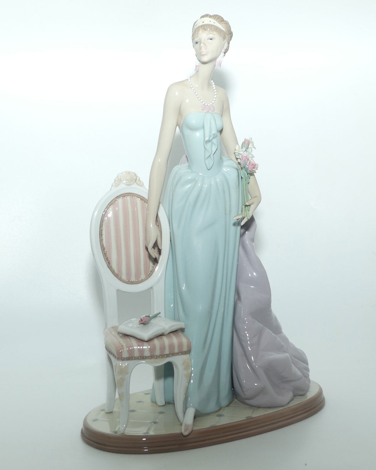 Lladro figure A Lady of Taste | #1495