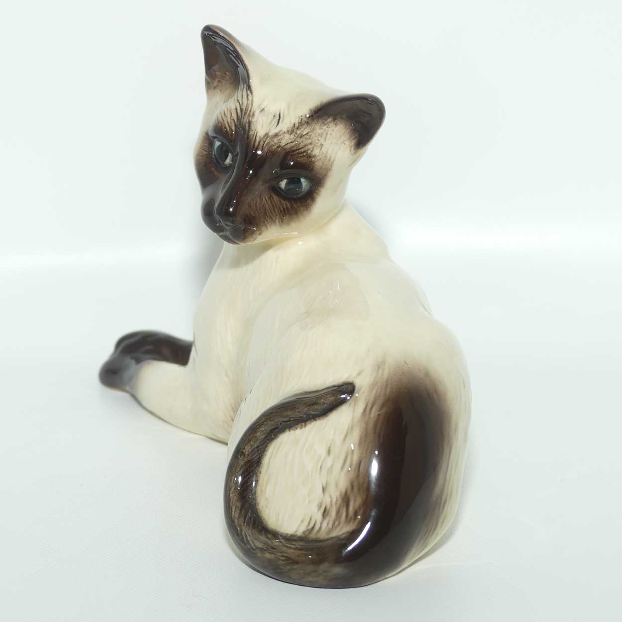 #1558 Beswick Siamese Cat | Lying, Facing Left