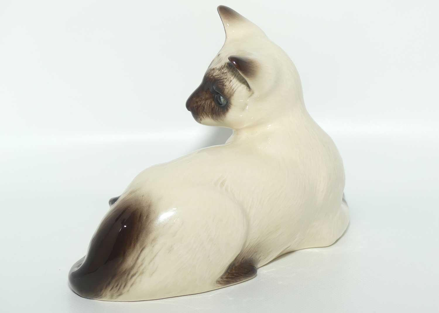 #1558 Beswick Siamese Cat | Lying, Facing Left