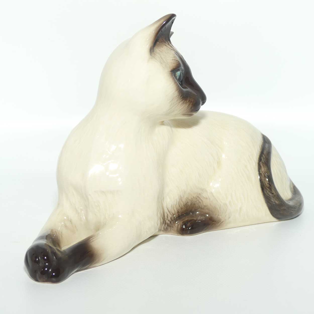 #1558 Beswick Siamese Cat | Lying, Facing Left