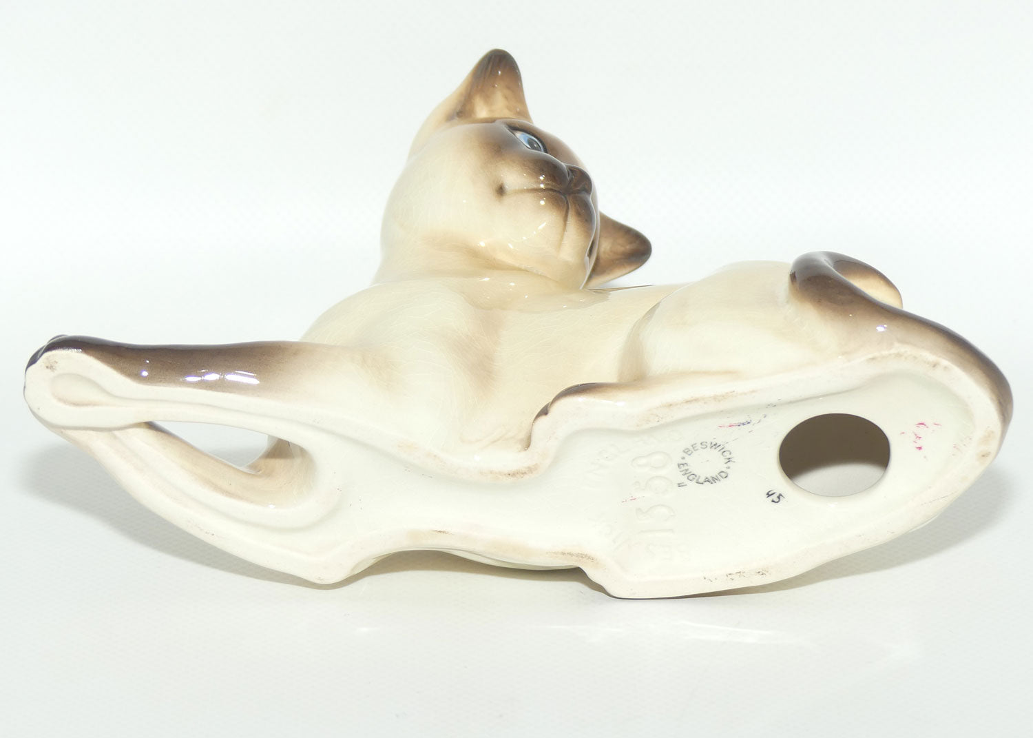 #1558 Beswick Siamese Cat | Chocolate Point Gloss | Lying, Facing Left | First Version